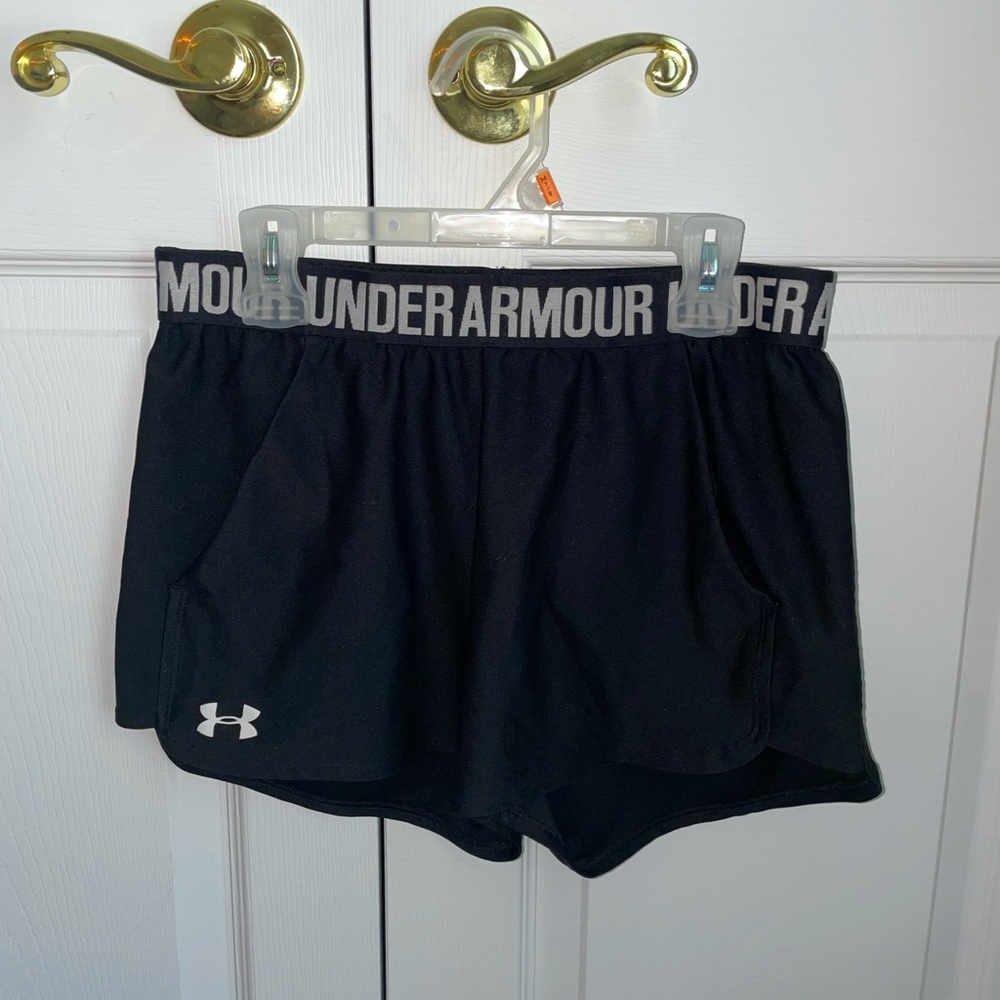 Women’s under armor shorts with pockets